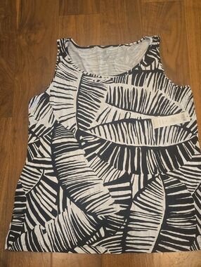 Chico's Black & White Leaf-Print Tank Top